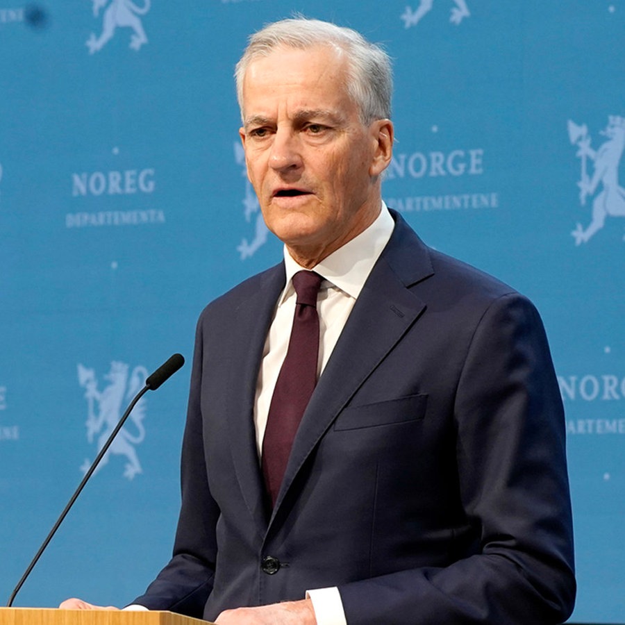 Jonas Gahr Støre, Ministerpräsident von Norwegen, kündigt an, dass die Regierung Palästina ab dem 28. Mai als unabhängigen Staat anerkennen wird. © Erik Flaaris Johansen/NTB/dpa 