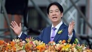 Taiwans Präsident Lai Ching-te hält eine Dankesrede während seiner Amtseinführungszeremonie. © dpa-Bildfunk/AP Foto: Chiang Ying-ying