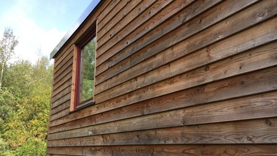 Außenansicht eines Tiny House, das in Boizenburg im Rahmen des Projektes "Wir bauen Zukunft" entsteht. © NDR Foto: Marc Hoffmann