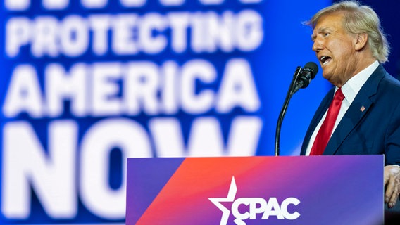 Donald Trump, ehemaliger Präsident der USA, Trump spricht auf der Conservative Political Action Conference "CPAC 2023" im National Harbor von Washington. © Alex Brandon/AP/dpa 