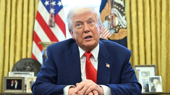 US-Präsident Donald Trump im Oval Office des Weißen Hauses. © picture alliance/dpa/Pool | Uncredited 