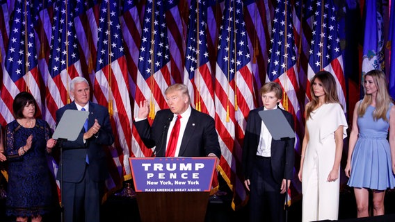 Donald Trump spricht nach seinem Wahlsieg zu seinen Anhängern in New York. Donald Trump spricht nach seinem Wahlsieg zu seinen Anhängern in New York. © dpa