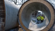 Blick in die Röhre der Bohrmaschine, mit der ein neuer Tunnel gebohrt wird für Fernwärme, Wasser- und Stromleitungen unter dem Mittellandkanal © Enercity AG Foto: Enercity AG