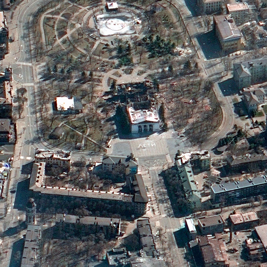 Ein Luftbild zeigt Zerstörungen in der ukrainischen Stadt Mariupol. © dpa picture alliance/Maxar Technologies/AP 