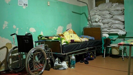 Blick in ein Zimmer in einem Krankenhaus in Pokrowsk in der Ostukraine © dpa picture alliance/AP Foto: Francisco Seco