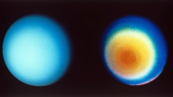 Zwei nachbearbeitete Bilder vom Planeten Uranus, die die Sonde "Voyager 2" 1980 aufgenommen hat. © picture alliance/Heritage-Images 