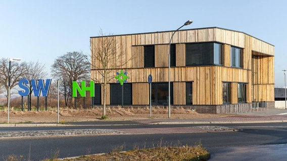 Die Holzfassade der Stadtwerke Neustadt in Holstein. Die Holzfassade der Stadtwerke Neustadt in Holstein. © Stadtwerke Neustadt