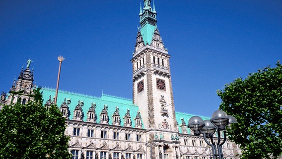 Hamburger Rathaus mit blauem Himmel © digiphot - MEV-Verlag Germany 