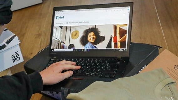Auf einem Laptop ist die Webseite der Second-Hand-Plattform Vinted zu sehen. © dpa picture alliance/PHOTOPQR/La Voix du Nord/MAXPPP Foto: Thierry Thorel
