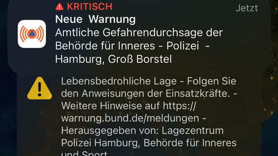 Warnmeldung auf einem Smartphone nach einer Amoktat in Hamburg © NDR