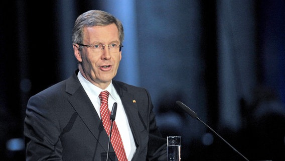 Bundespräsident Christian Wulff hält eine Rede © dpa Foto: Peter Steffen