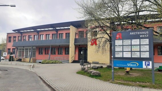 Das Ärztehaus im Stadtteil Weststadt in Schwerin. © NDR Foto: Andreas Frost