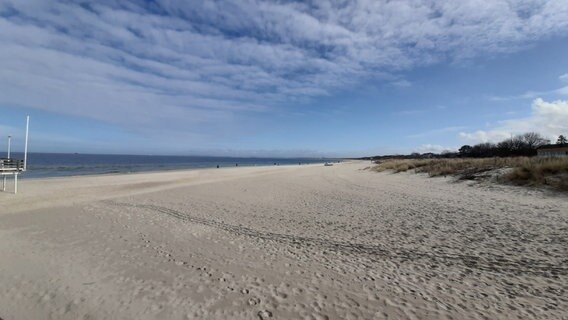 Der Strand in Ahlbeck ist zu Zeiten von Corona leer. © ndr Foto: Matthias Klemme