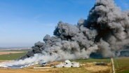 In einem großen Schweinezuchtbetrieb in Alt Tellin (Kreis Vorpommern-Greifswald) ist ein Feuer ausgebrochen. © dpa-Bildfunk Foto: Stefan Sauer
