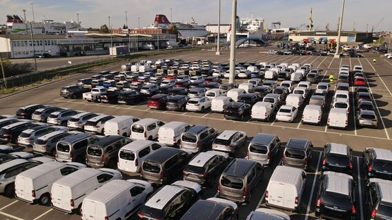 Bewährungsproben am Autoterminal im Hafen Rostock gemeistert