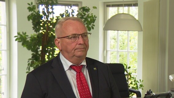 Till Backhaus während eines NDR-Interviews am 19.10.2023. © NDR Foto: NDR