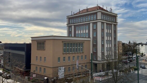 Die Gebäude des Rostocker Behördenzentrums von außen. © NDR Fotos Foto: Jürn-Jakob Gericke