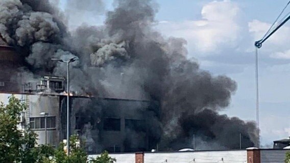 Ölmühle Anklam brennt in voller Ausdehnung.  