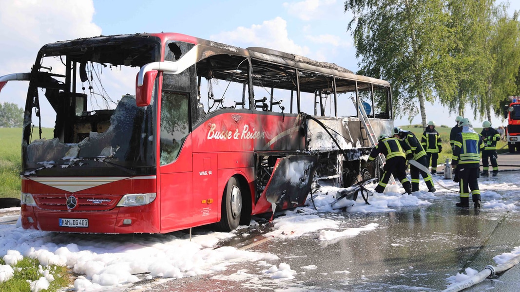 Auf dem Weg nach Kühlungsborn: Reisebus fängt Feuer