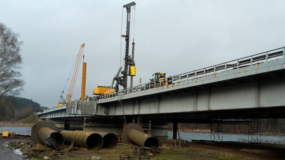 Bauarbeiten an der Petersdorfer Brücke © NDR Foto: Antonia Schindler