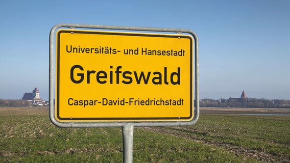 Greifswald könnte den Zusatz Caspar-David-Friedrich Stadt bekommen. Greifswald könnte den Zusatz Caspar-David-Friedrich Stadt bekommen. © NDR