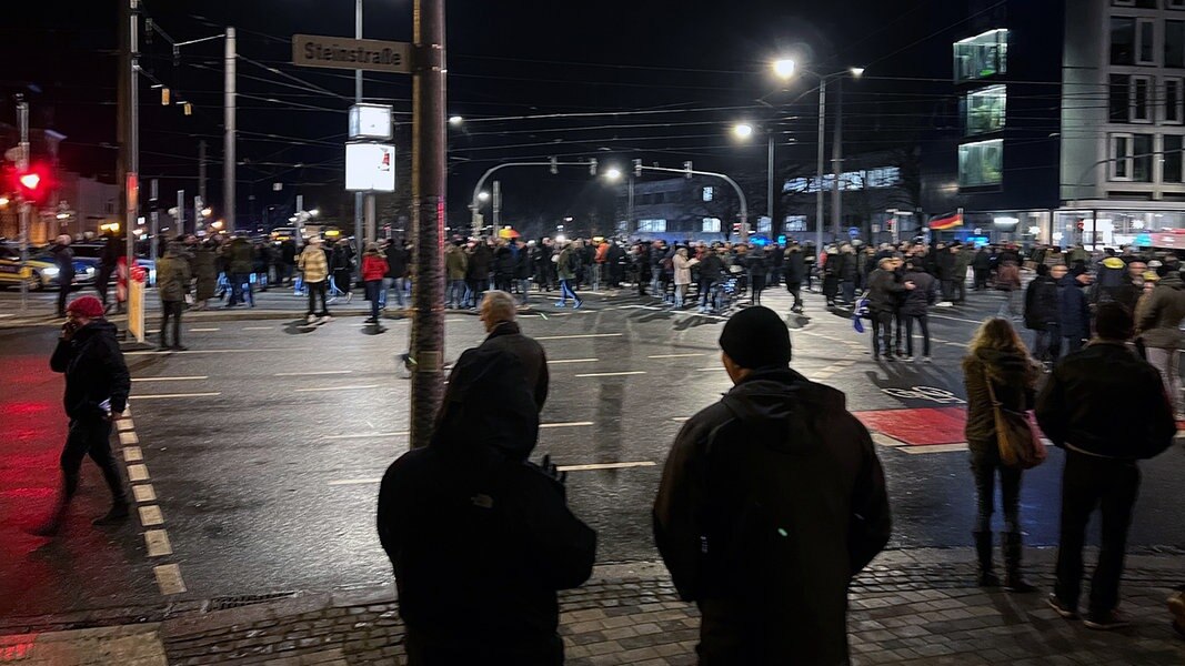 Proteste gegen Corona-Maßnahmen: Erneut Tausende in MV auf der Straße