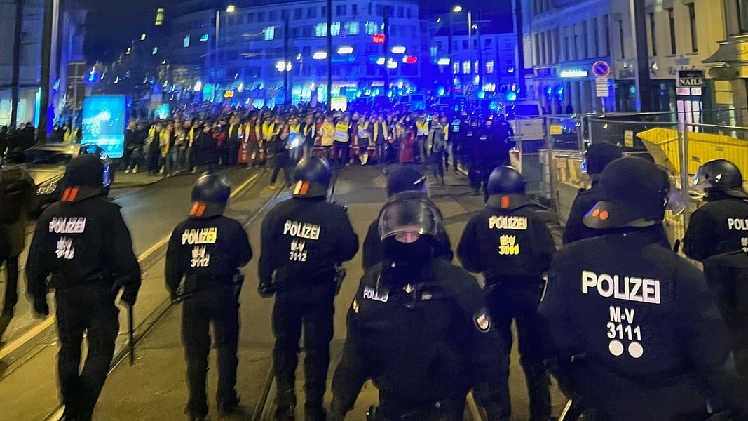 Proteste gegen Corona-Politik: Mehrere Tausend auf den Straßen