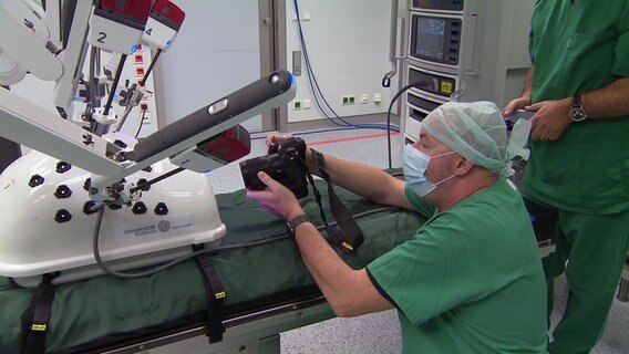 Einsatz des "Da-Vinci"-Roboters am Uniklinikum Rostock © NDR Foto: NDR