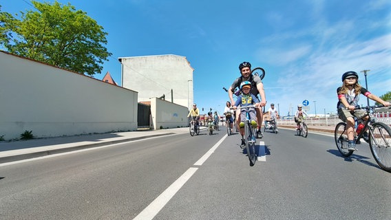 Teilnehmer einer Fahrrad-Demo in Wismar © Christoph Woest Foto: Christoph Woest