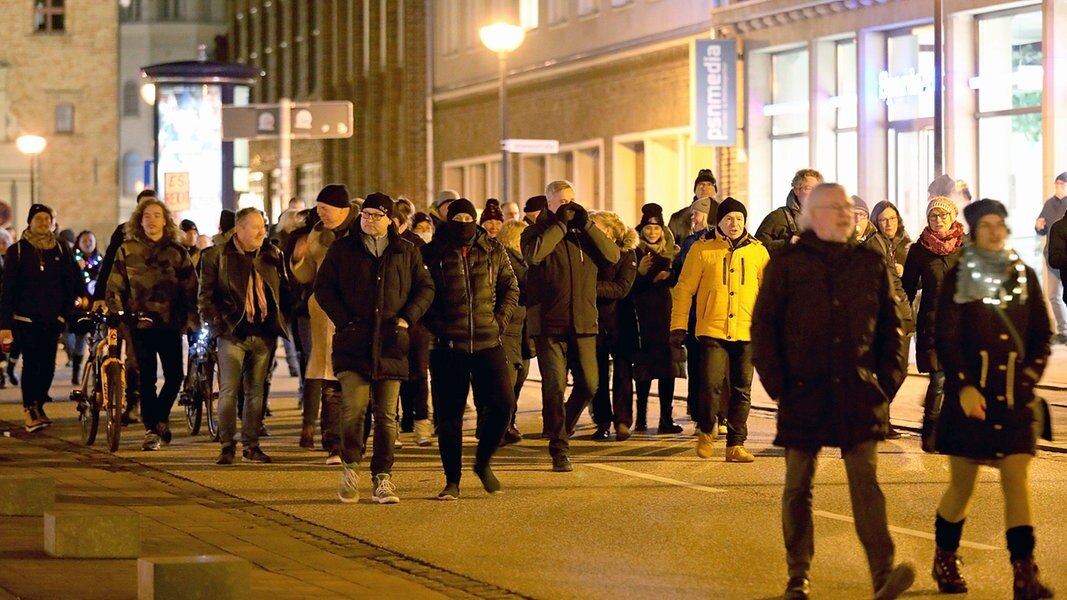 Mehrere Tausend Menschen bei Demos gegen Corona-Maßnahmen