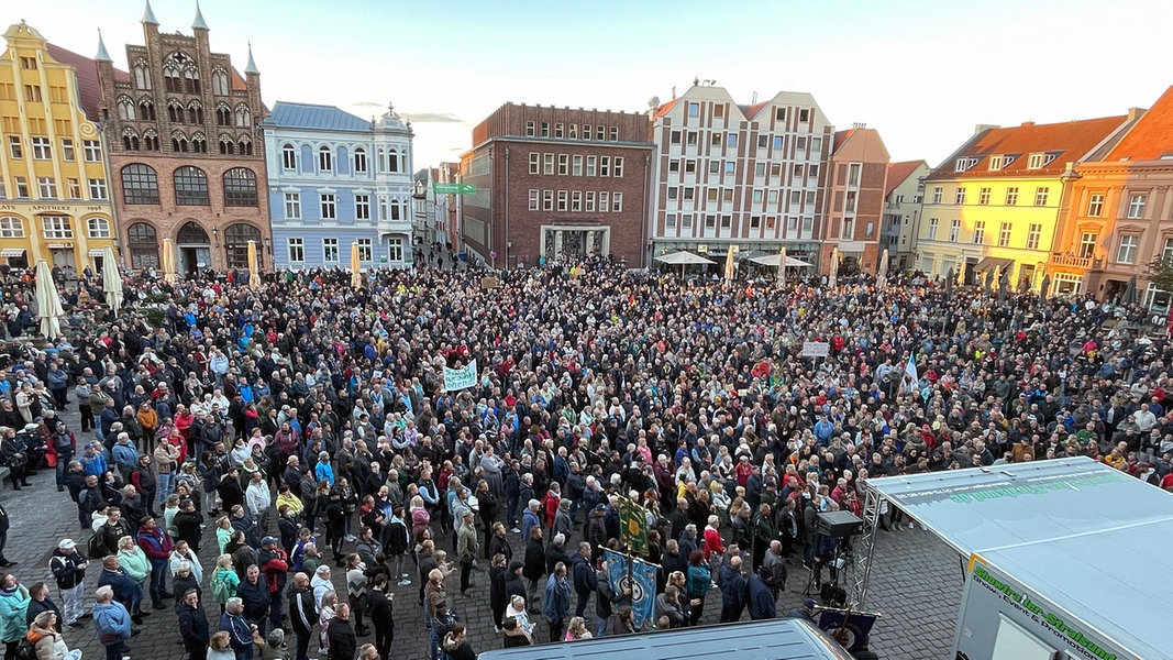 Stralsund: Tausende demonstrieren gegen Energiepolitik