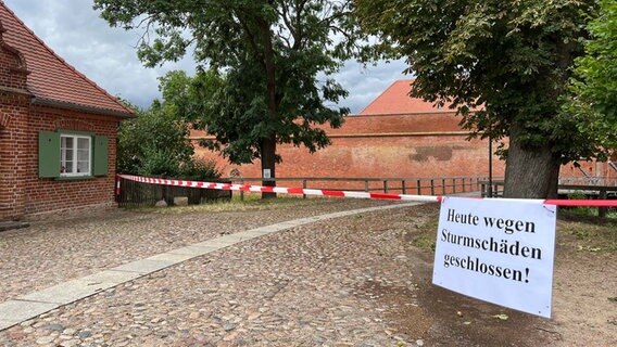 Ein Sturm hat für Schäden an der Festung Dömitz geführt. © NDR MV Foto: Jürn-Jakob Gericke