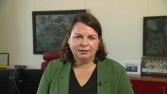 MV-Gesundheitsministerin Stefanie Drese (SPD). © NDR Screenshots Foto: NDR