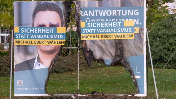 Wahlplakat von Michael Ebert, parteiloser OB-Kandidat, unterstützt von CDU, FDP und UFR. © Imago Foto: Frank Hormann
