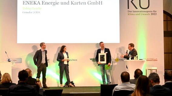 Tobias Lerche (ENEKA), Frau Dr. Tanja Busse (Moderation IKU), Michael Busch (ENEKA), Oliver Krischer (Staatsekretär im BMWK, Bundesministerium für Wirtschaft und Klima (v. l. n. r.)  