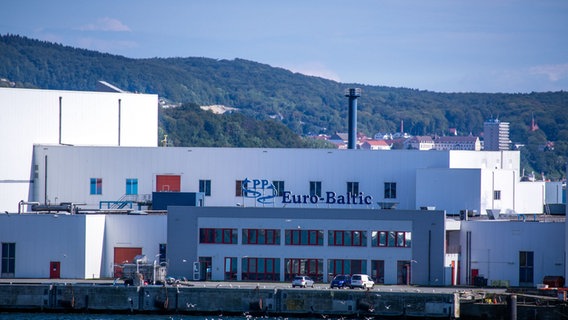 The Euro-Baltic fish factory in the port of Mukran on the island of Rügen.  © dpa-Bildfunk Photo: Jens Büttner