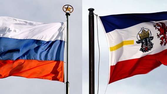 Eine Bildkombination aus der Flagge Russlands und Mecklenburg-Vorpommerns. © dpa-Bildfunk Foto: Markus Heine/Bernd Wüstneck