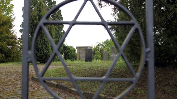 Ein Blick auf den Jüdischen Friedhof in Schwerin. © NDR Foto: Axel Seitz