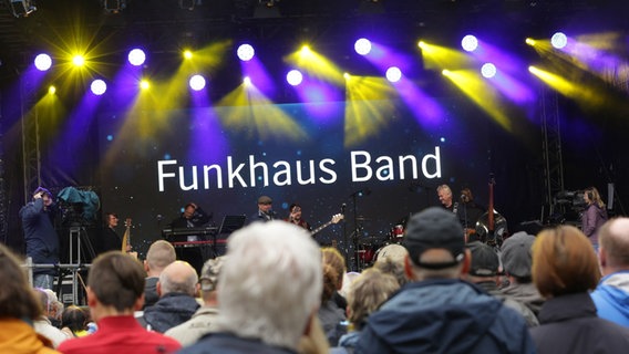 Die Funkhausband des NDR in Mecklenburg-Vorpommern. © NDR Foto: Svenja Pohlmann