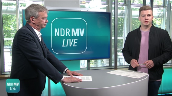 Robert Witt und Klaus Göbel sprechen über die Gas-Alarmstufe bei NDR MV Live. © Screenshots NDR 