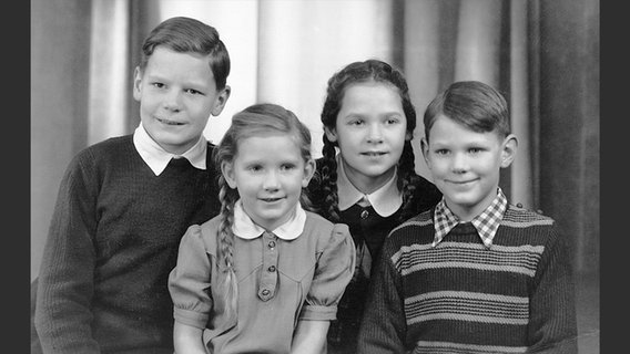 Vier Kinder im Portrait (schwarzweiß) © Privatbesitz J. Gauck Foto: privat