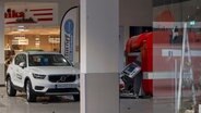 Unbekannte haben einen Geldautomaten in Bentwisch gesprengt. © Frank Hormann/dpa-Zentralbild/dpa +++ dpa-Bildfunk +++ Foto: Frank Hormann/dpa-Zentralbild/dpa +++ dpa-Bildfunk +++