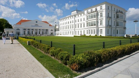 Grand Hotel im Ostseebad Heiligendamm © dpa Foto: Bernd Wüstneck