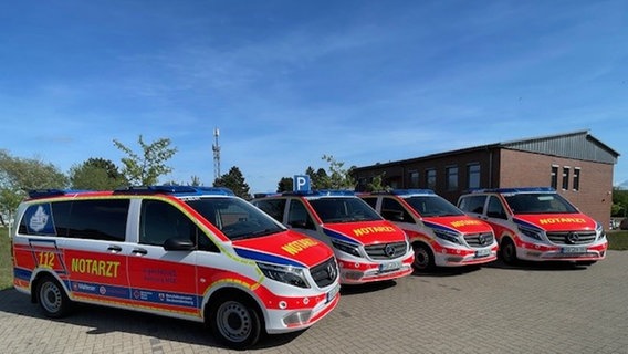 20250429 Der Landkreis Mecklenburgische Seenplatte stellt neue Notarztwagen vor. © NDR 