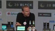 Trainerwechsel bei Hansa Rostock: Sportvorstand Martin Pieckenhagen äußert sich zur Entlassung von Jens Härtel. © NDR Screenshots Foto: NDR Screenshots