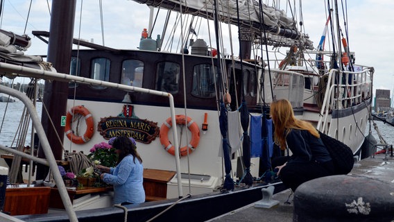 Das Traditionsschiff "Regina Maris" aus den Niederlanden ist auch auf der 32. Hanse Sail in Rostock. © NDR Foto: Laureen Zielke