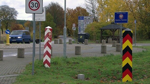 Bundespolizisten im Einsatz im deutsch-polnischen Grenzgebiet.  