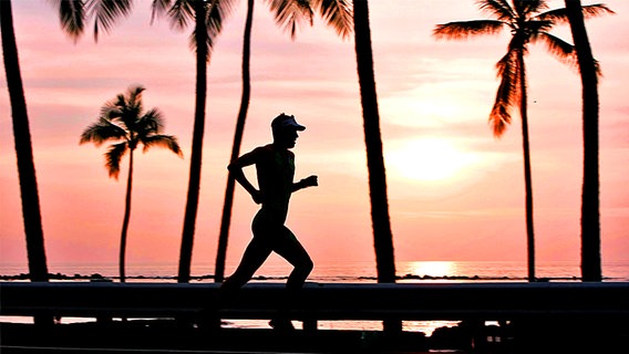 Ein Triathlet beim Ironman auf Hawaii © NDR Foto: Willem Konrad