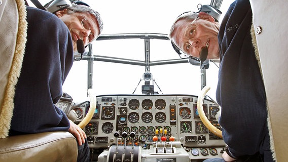 Piloten im Cockpit einer Junkers Ju 52 © dpa-Bildfunk Foto: Bernd Wüstneck / dpa-Bildfunk