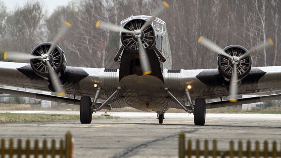 Junkers Ju 52 von vorne © dpa-Bildfunk Foto: Bernd Wüstneck / dpa-Bildfunk